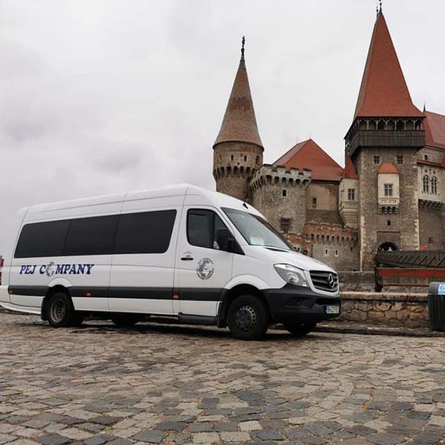 https://pejservice.ro/wp-content/uploads/2022/02/about-us-grid-section-2.jpg